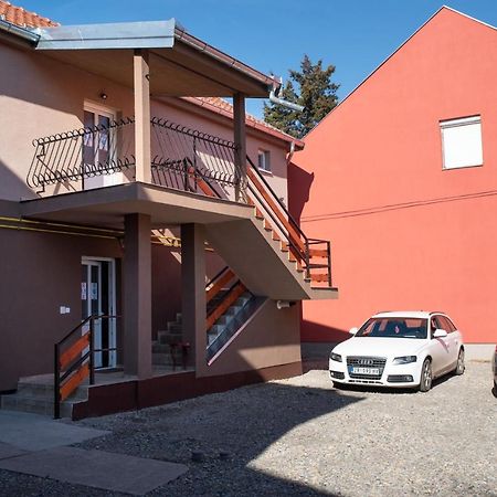 Apartmani Centar Lux New Zrenjanin Exterior foto